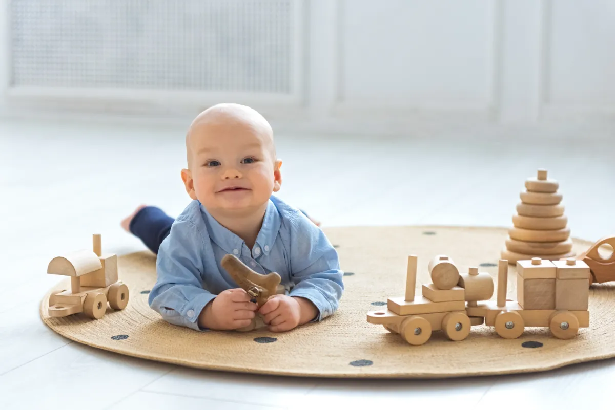 Les jouets en bois : avantages pour l'apprentissage et le développement.