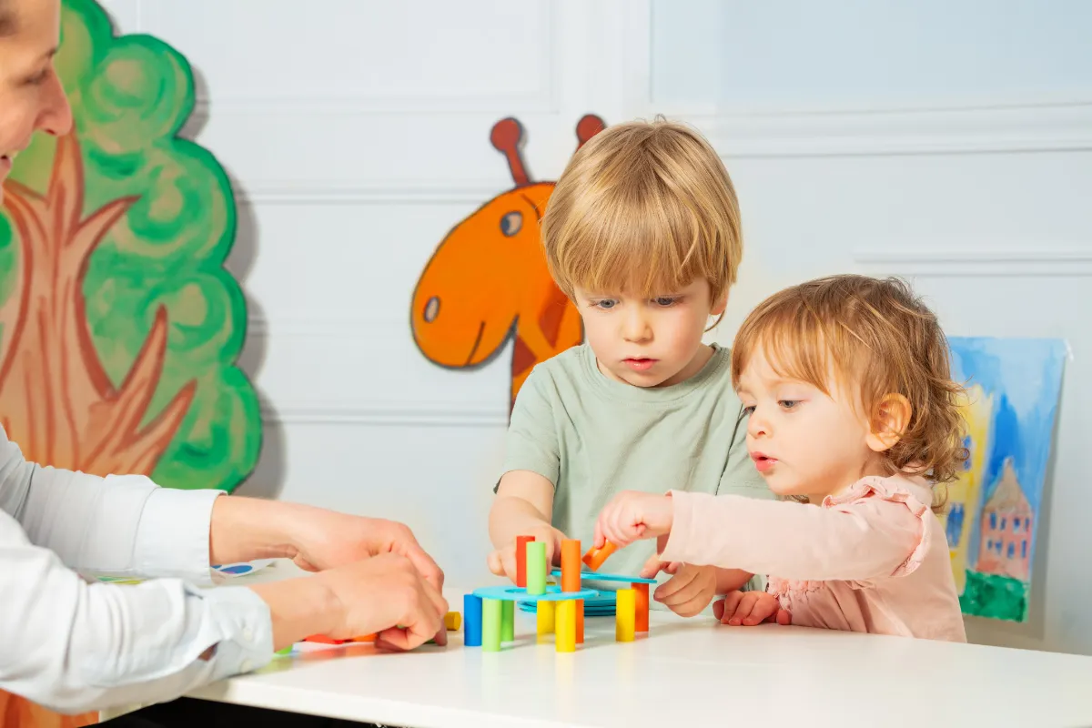 Les bienfaits des jeux de construction pour la créativité et la coordination.