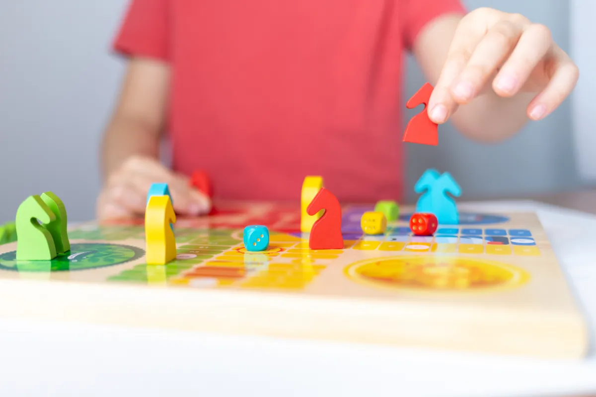 DIY : Créer des bouteilles sensorielles pour les bébés curieux.