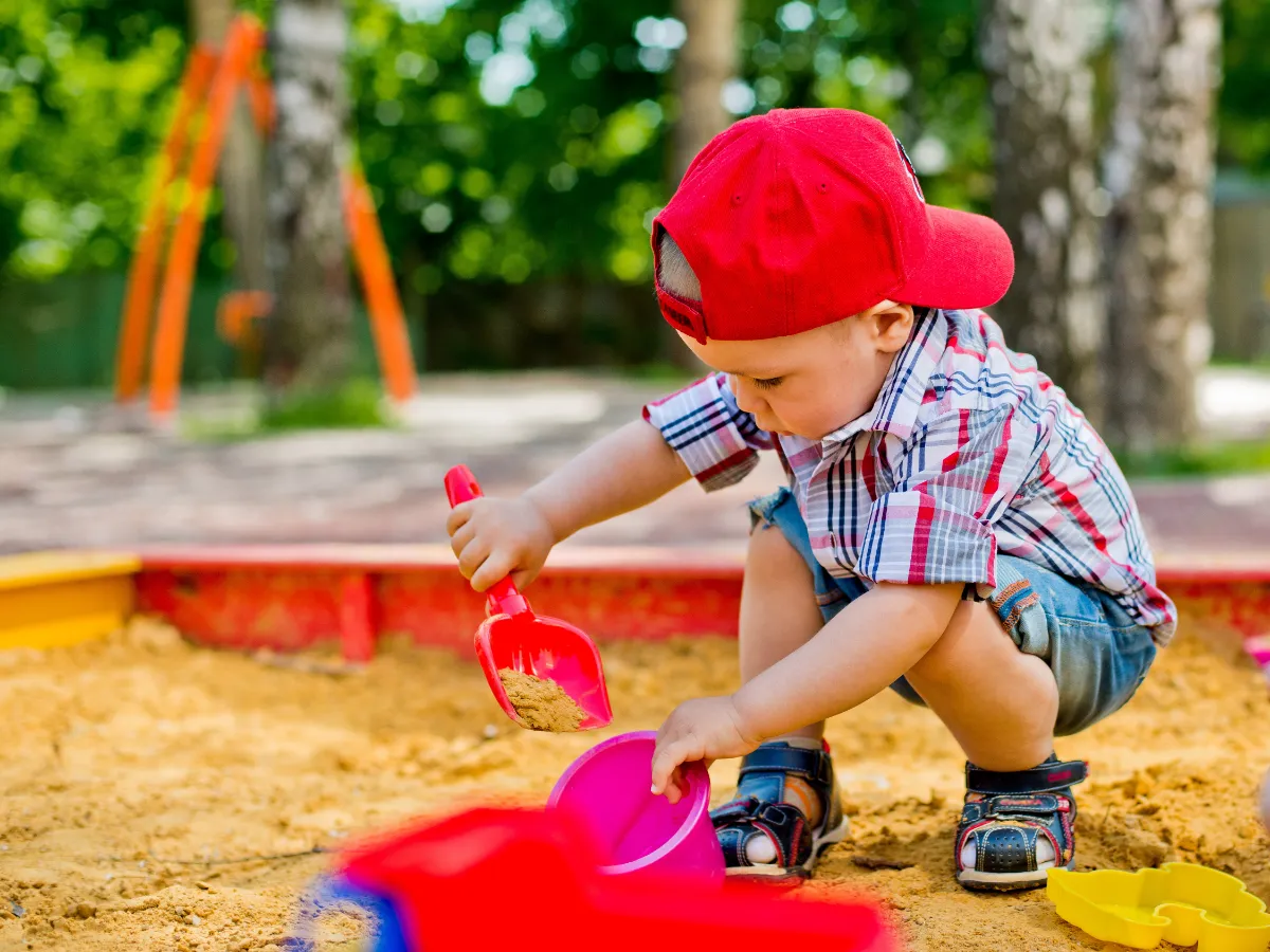 Les jouets pour la motricité fine : avantages pour l'écriture et la préparation à l'école.