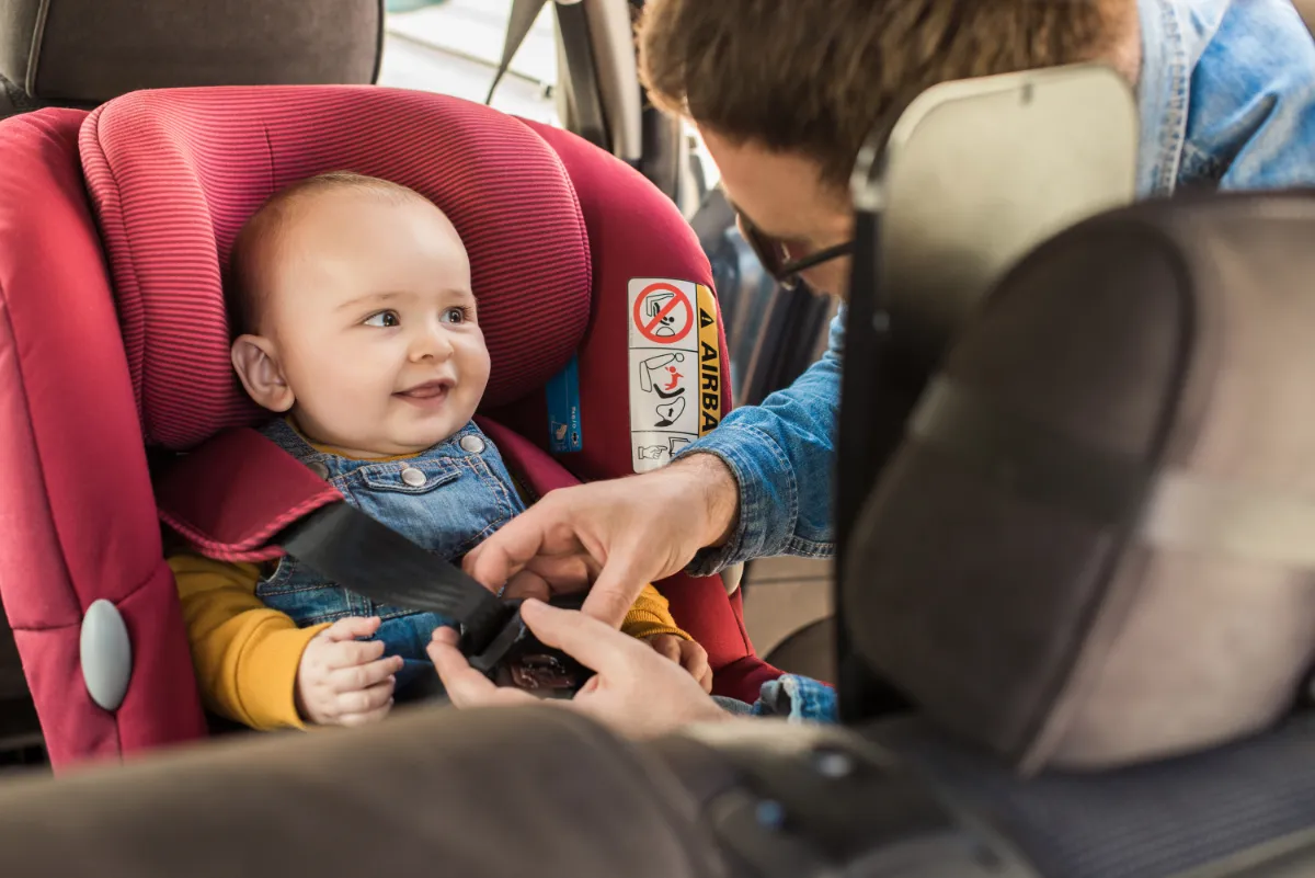 Sièges auto avec harnais à 5 points : analyse de la sécurité offerte.