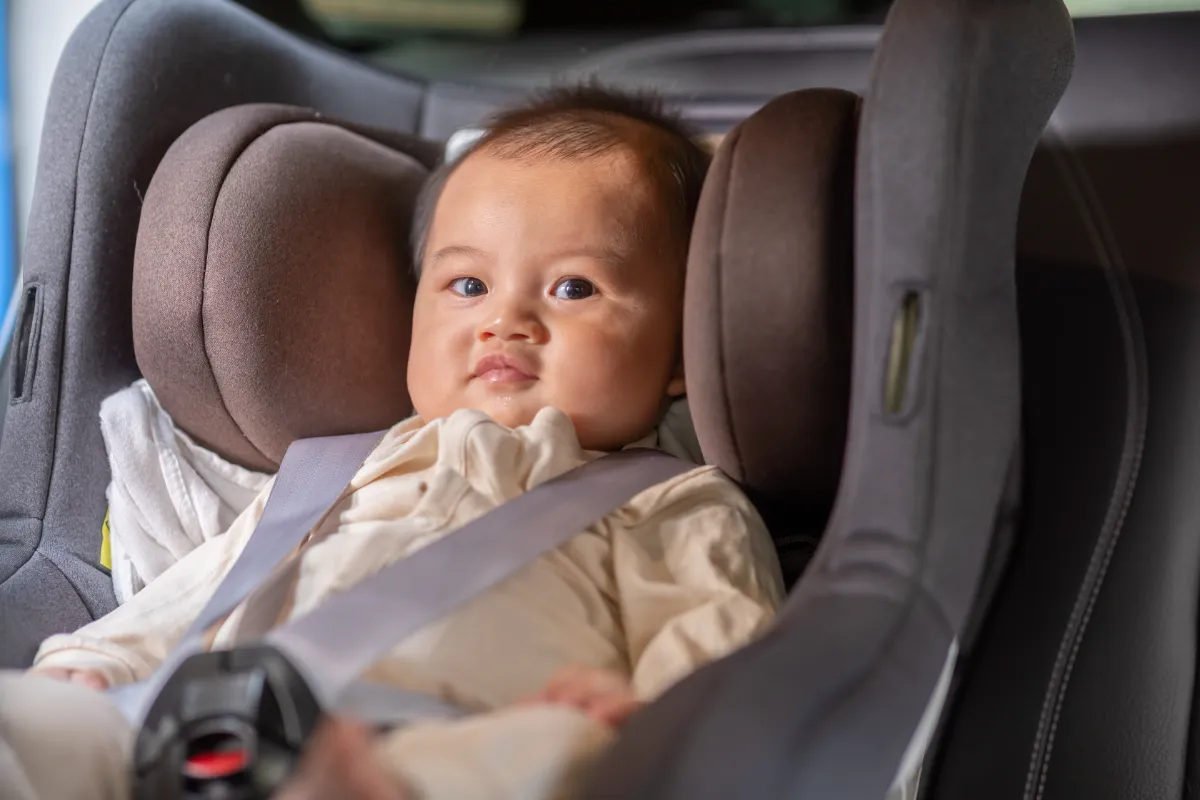 Comparatif des sièges auto avec assise inclinable pour les trajets longs.