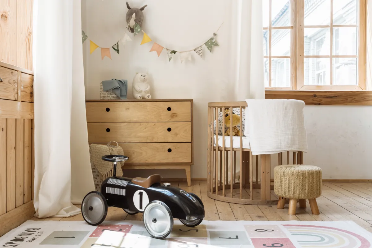 Idées de décoration pour une chambre de bébé unisexe.