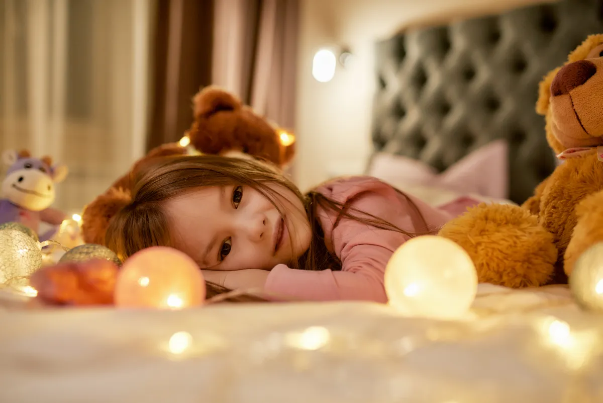 DIY : Créer une guirlande lumineuse pour une chambre de bébé.