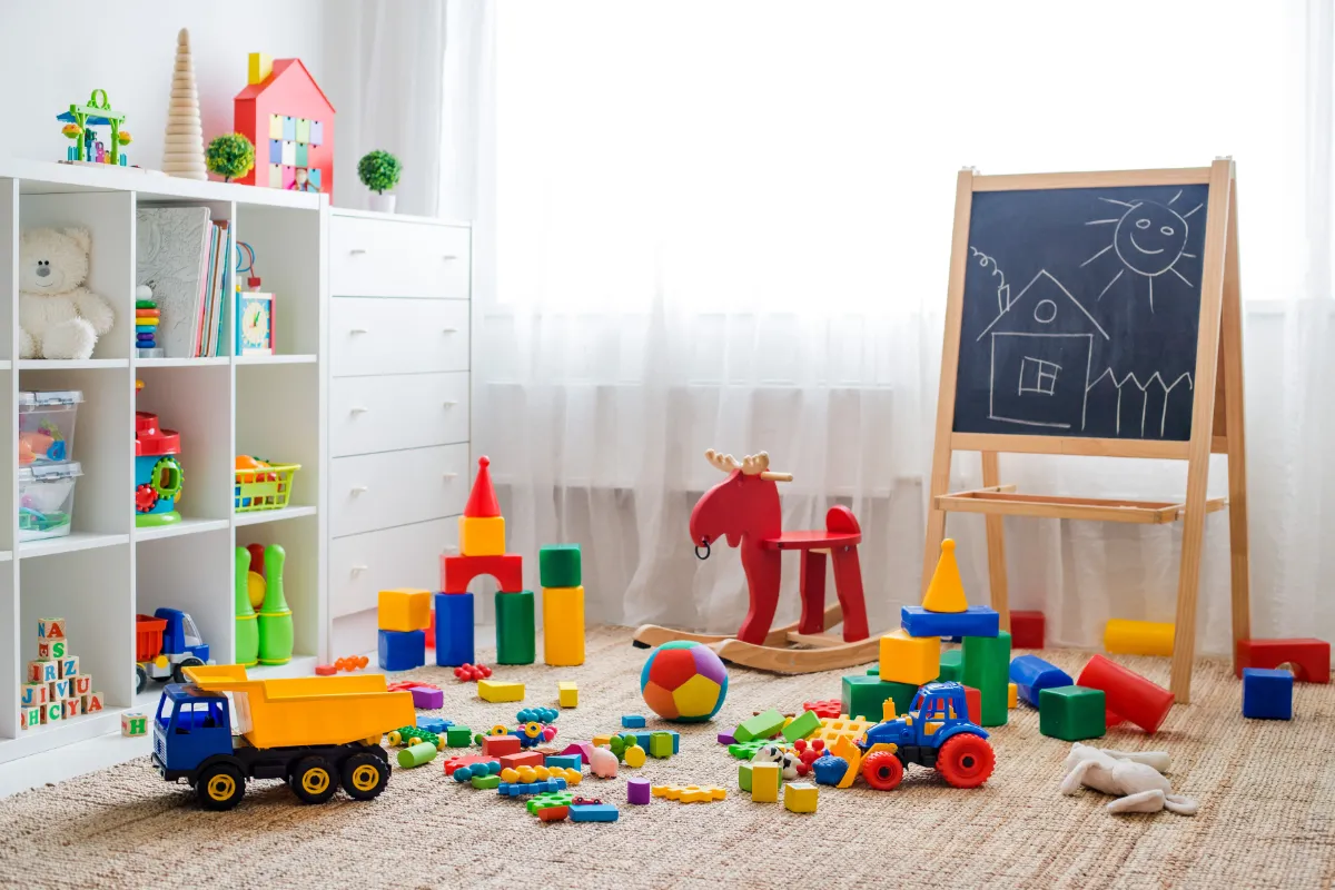 La place des jouets dans la décoration de la chambre de bébé.