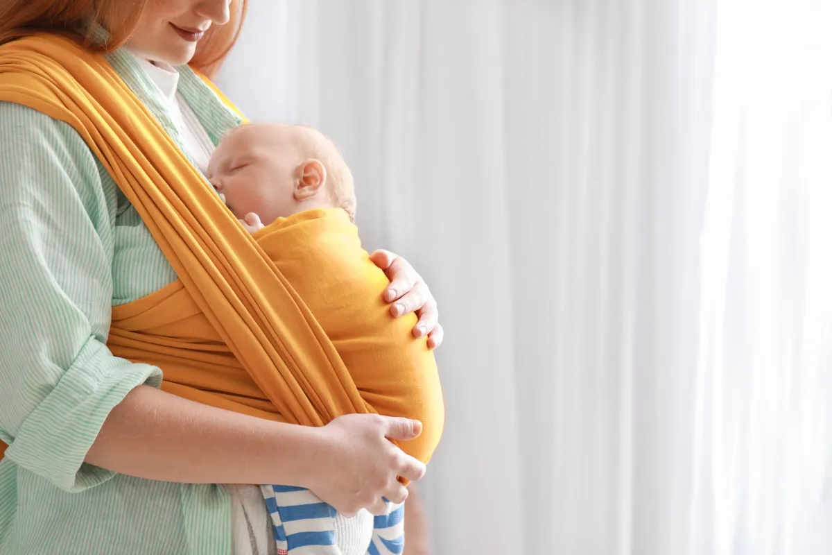 Les vêtements adaptés pour le portage en écharpe ou porte-bébé.